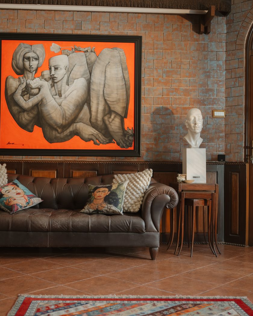 The Golden Hour Lounge, photograph 4